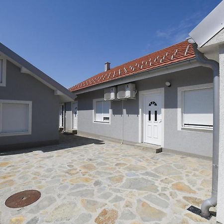 Relax Apartmani Кладово Экстерьер фото